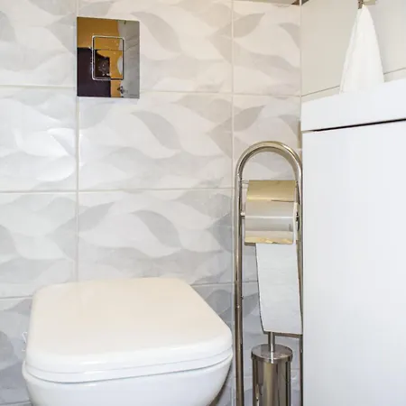 2 Bedroom Awesome In